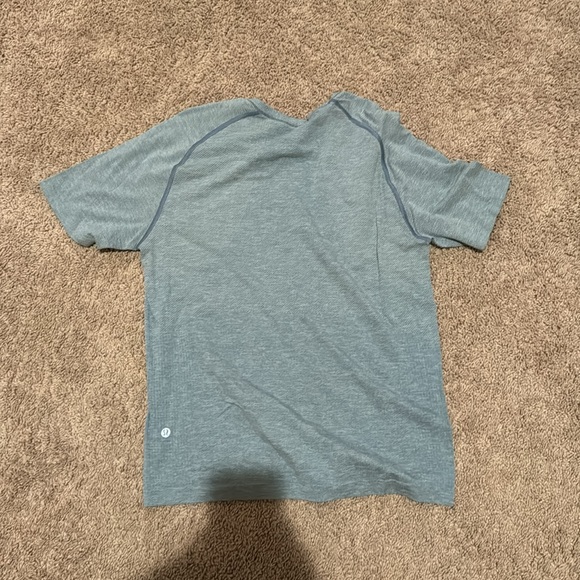 Lululemon t shirt - Picture 3 of 4